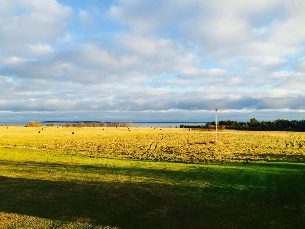 Kuivastujaani Hotel Buitenkant foto